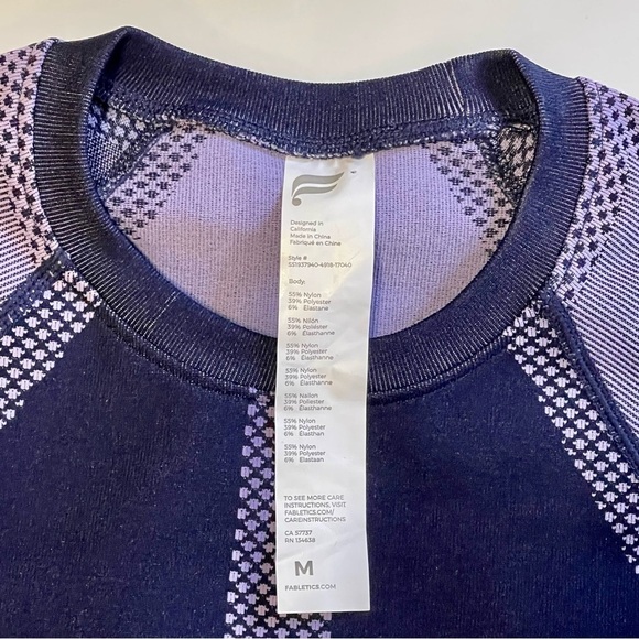 Fabletics Jessie Seamless Navy and Purple Crop Top Size M - Picture 4 of 5